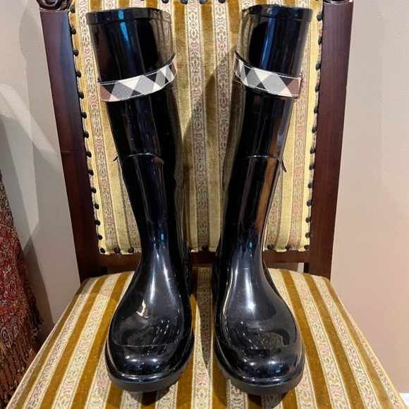 Burberry Black Rain Boots with Checkered Strap - Picture 1 of 3